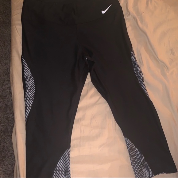 Nike Pants - NWOT NIKE DRI FIT CAPRIS!